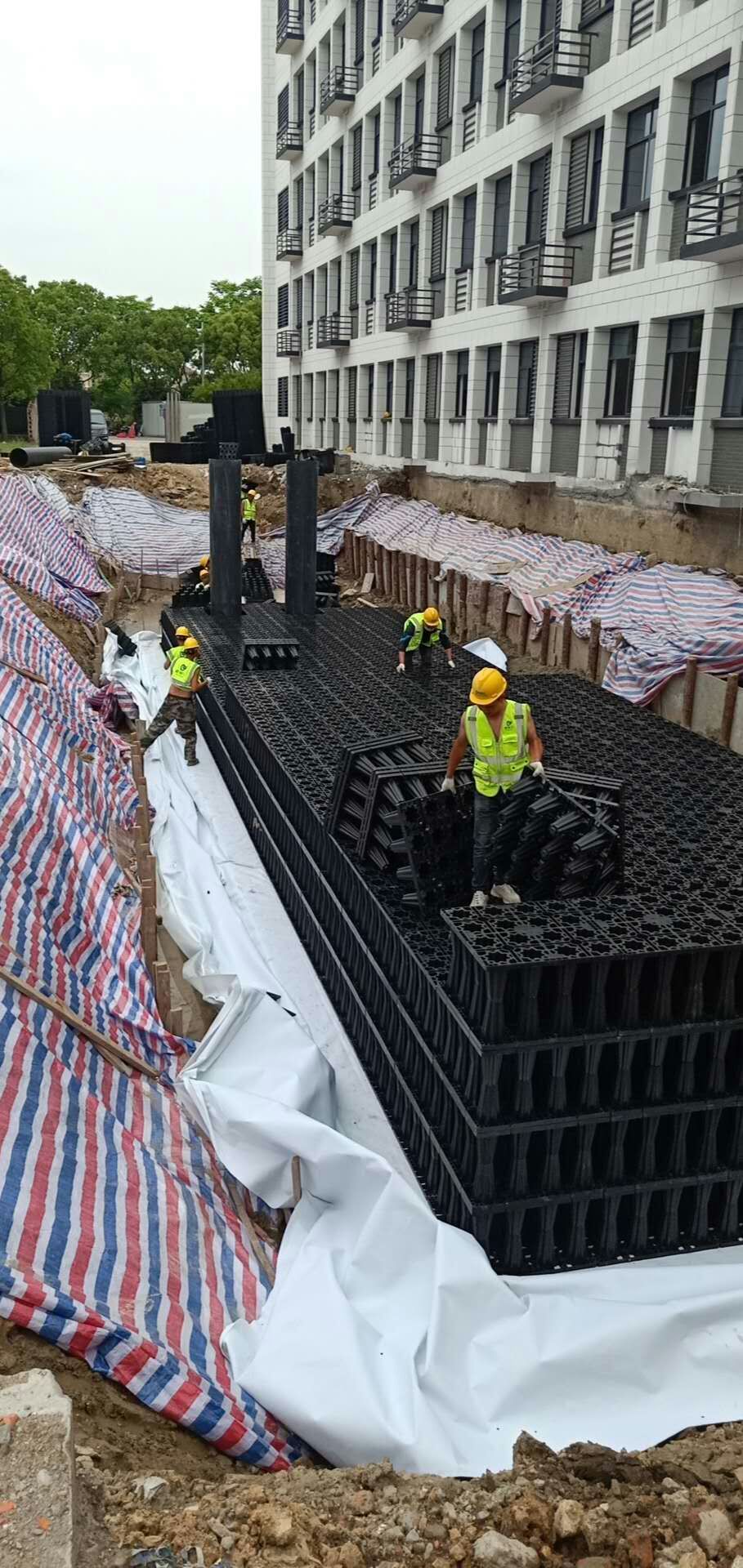 浙江师范大学附属嘉善实验学校初中部雨水收集系统施工1