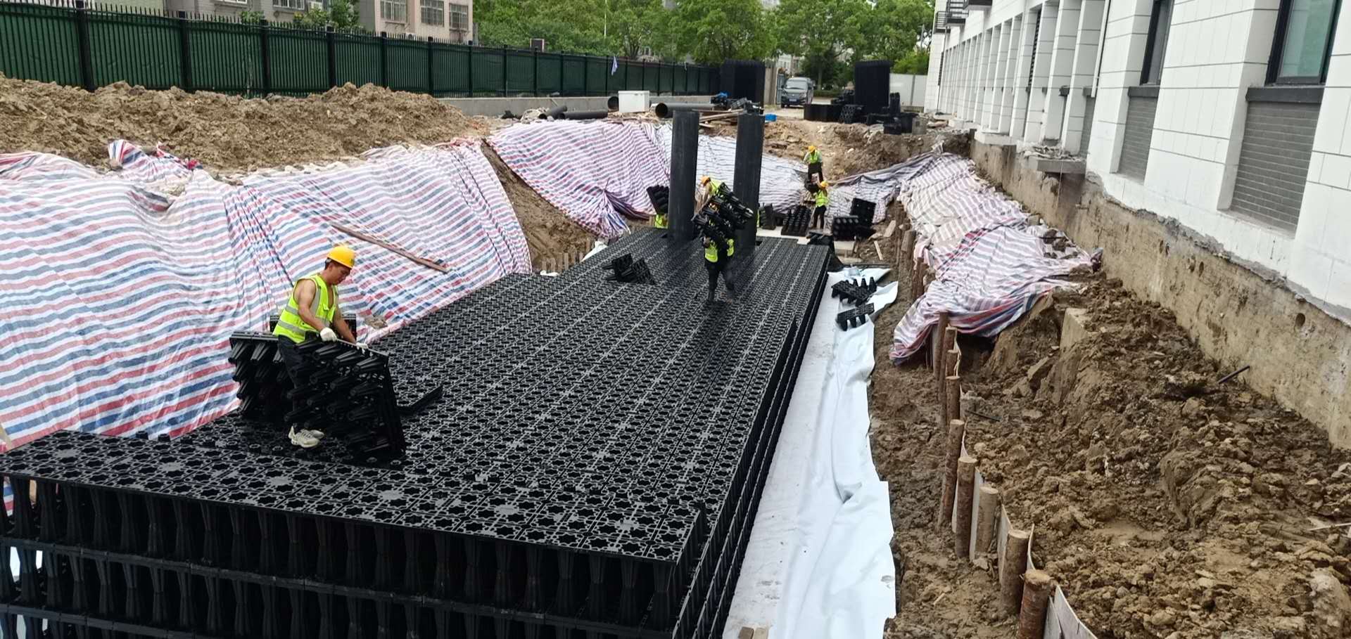 浙江师范大学附属嘉善实验学校初中部雨水收集系统施工2