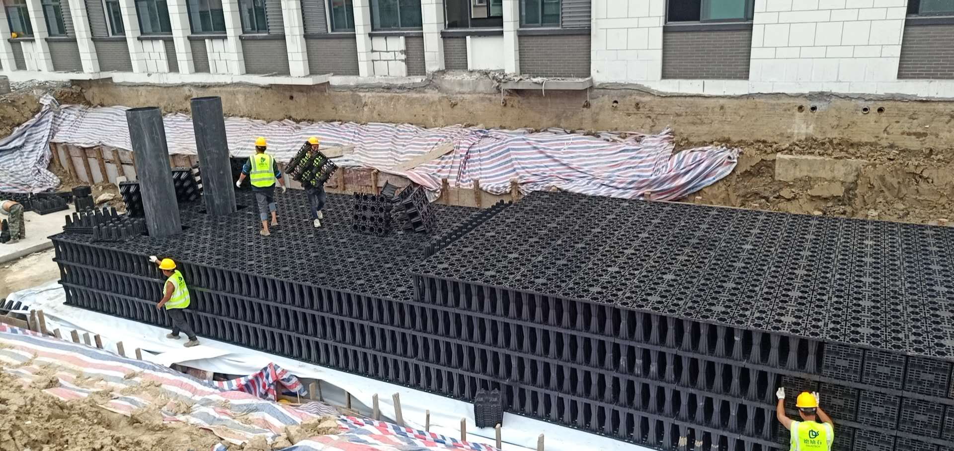 浙江师范大学附属嘉善实验学校初中部雨水收集系统施工2