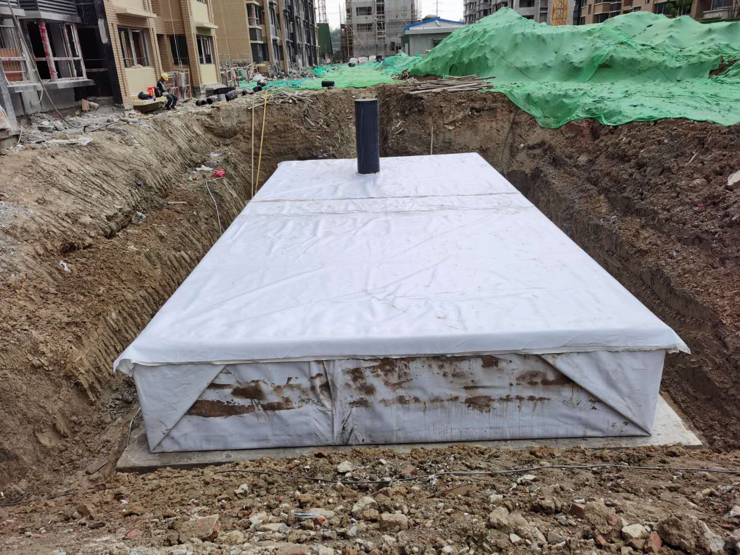 金凤梧桐华苑雨水收集回用系统签约并施工5